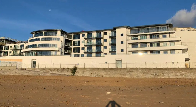 Gorgeous 2 Bed Apartment with Stunning Sea Views with Free Parking and Fast Internet, Book Lejlighed Lejligheder i Ramsgate, Lejlighed