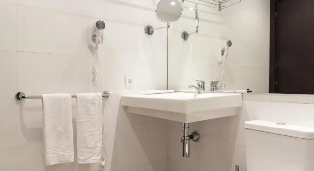 Standard Triple room with sea view Hotel Palia Sa Coma Playa