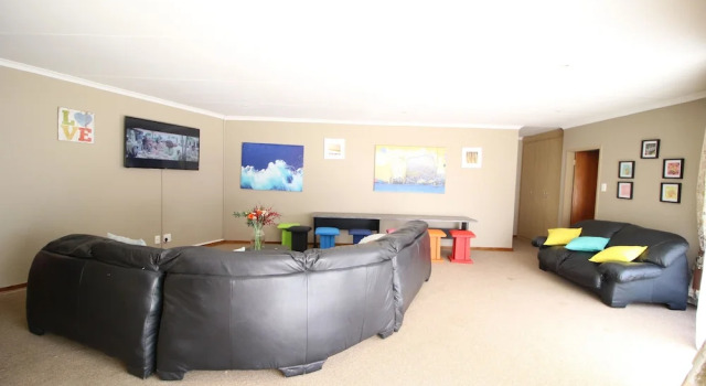 Waterfall Guesthouse, Boek Hotel Midrand 