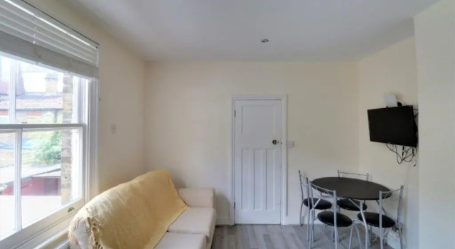 Replingham Road Apartment