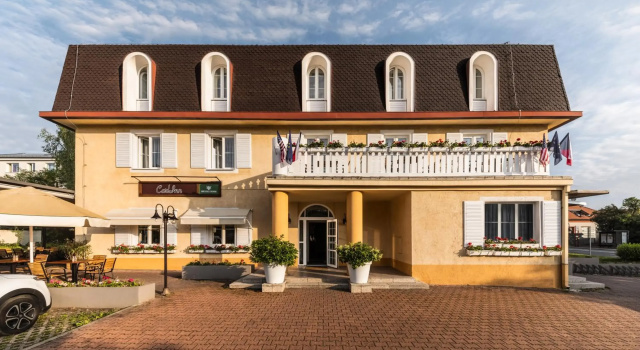 Prague Hotel Carl Inn restaurant & Free Parking
