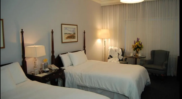 Четырёхместный номер Standard Avon Old Farms Hotel