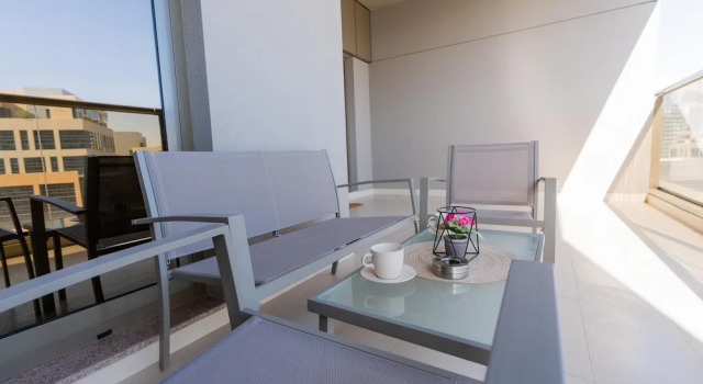 Whitesage - Elegant Apartment With Balcony in Downtown, Забронировать Апартаменты/квартира Даунтаун Дубай , рядом с Дубайский аквариум