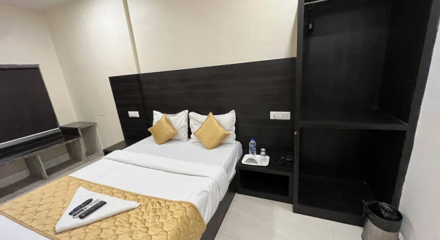 Hotel Wind Flower Regency - Near Kokilaben Hospital