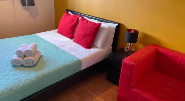 Коттедж New Cross Mews - NHS STAFF-Contractors welcome 7 Beds 2 Bathrooms-free parking