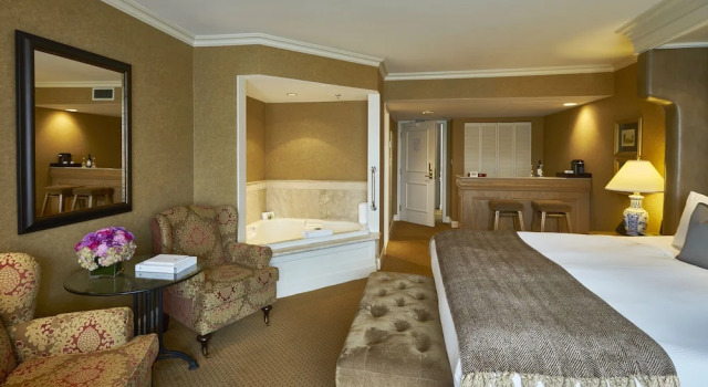 Двухместный номер Deluxe с балконом Wedgewood Hotel & Spa - Relais & Chateaux