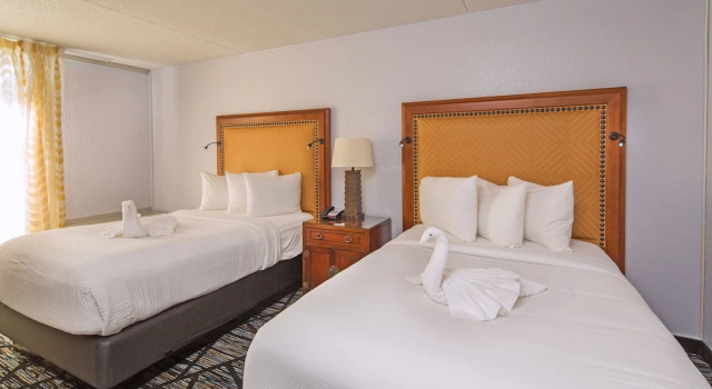 Четырёхместный номер Standard с балконом Historic Whispering Woods Hotel & Conference Center