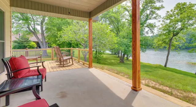 Коттедж Waterfront Getaway w/ Patio on the White River!
