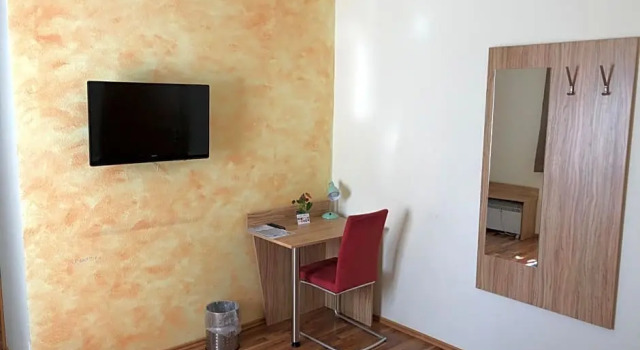 Hotel Poseidon, Забронировать Отель Отели и гостиницы Людвигсбург, рядом с Морской замок Монрепо, Отель
