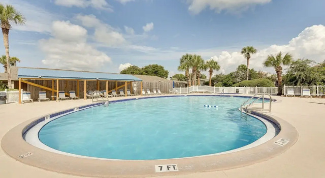 Апартаменты Miramar Beach Condo w/ Pool Access: Walk to Beach!