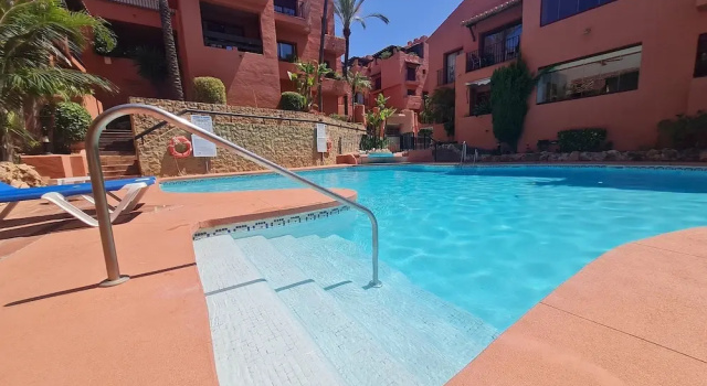 Апартаменты Luxury 2-bed Apartment Elviria - Pool, Sauna & gym