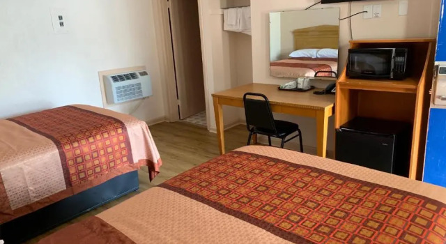 Четырёхместный номер Standard Towne Inn