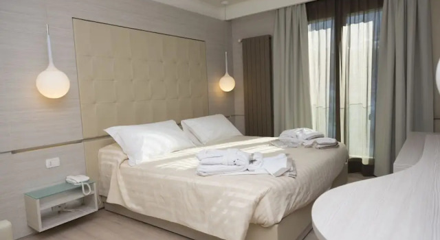 Четырёхместный номер Comfort White Angel Hotel