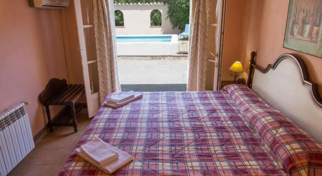 Can Suavet Dos - a great 3 bedroom villa with AC and private pool 15 mins walk to supermarket