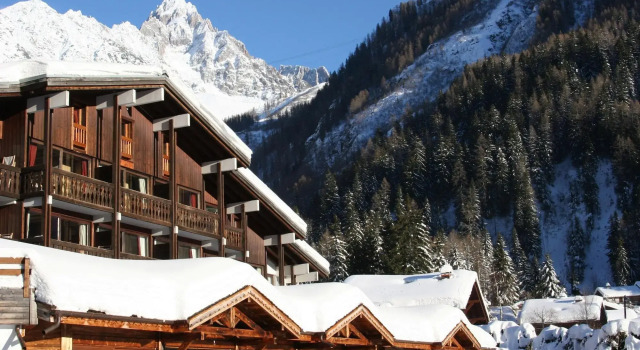 Les Grands Montets Hotel & Spa, Забронировать Курортный отель Бизнес-отели Аржантьер, рядом с Горнолыжный подъемник Жарден д Анфан, 4* 5*