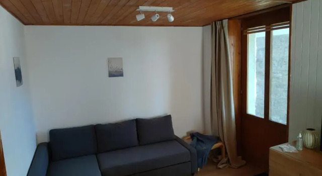 Studio au calme, vue imprenable sur la vallée, Забронировать Отель Лезен 