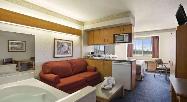 Номер Standard Ramada Limited by Wyndham, Bloomington I-55 & I-74 IL