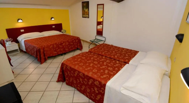 Четырёхместный номер Standard Antico Residence, MantegnaHotels