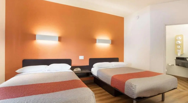 Четырёхместный номер Premium Motel 6-Orlando, FL - International Dr