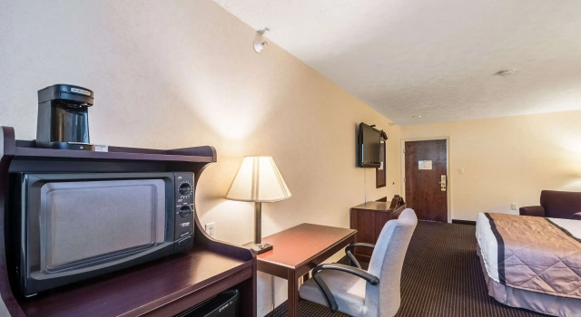 Двухместный номер Standard Rodeway Inn & Suites Charles Town