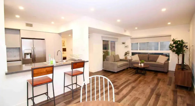 Los Angeles Grand Suites • Free Reserved Parking, Забронировать Отель Отели Лос-Анджелеса 4 звезды, рядом с Hotel Cafe, 4*