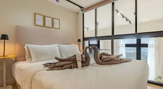 Люкс Deluxe с 2 комнатами Sunway Grid Loft Suite by Nest Home【Olympic Size Pool】
