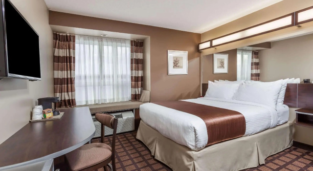 Люкс Deluxe Microtel Inn & Suites by Wyndham - Timmins