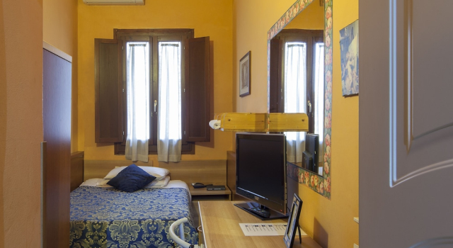 Hotel Guelfa Firenze, Забронировать Отель Отели Флоренции с парковкой, рядом с Дом Буонаротти, Парковка