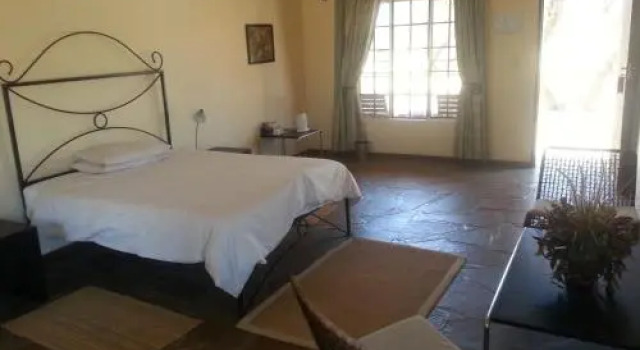 Okapuka Safari Lodge, Prenota Hotel Hotel 3 stelle a Windhoek, 3*