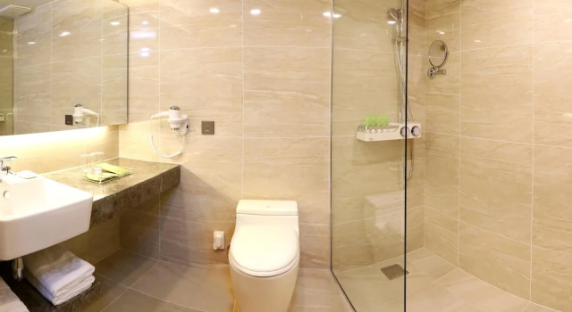 Четырёхместный семейный номер Standard с балконом и с видом на город Seogwipo JS Hotel