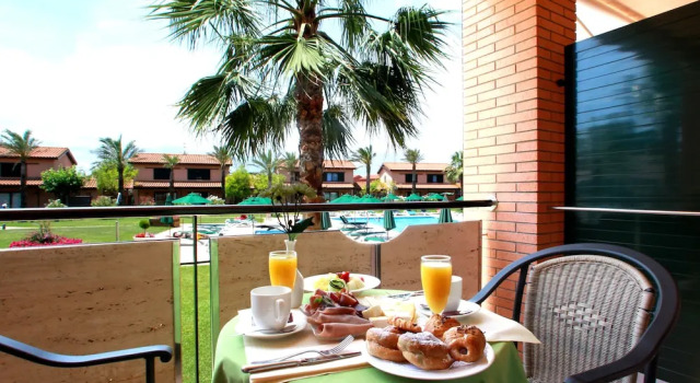 Четырёхместный номер Standard с балконом Hotel Clipper & Villas
