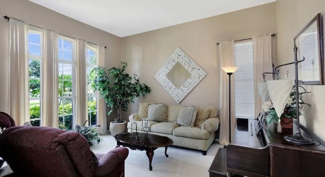 Piccadilly Cir Home, Забронировать Дом для отпуска Ист-Нейплс Нейплс