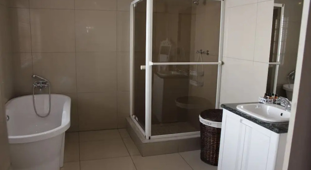 Трёхместный номер Executive House and Heart Guest House