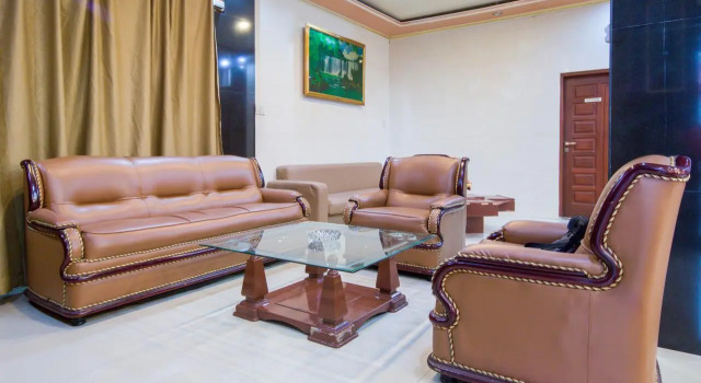 OYO 3023 Yellow Residence, Rezerwuj Hotel Medan Sumatra