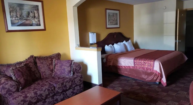 Двухместный номер Days Inn & Suites by Wyndham Tuscaloosa - Univ. of Alabama