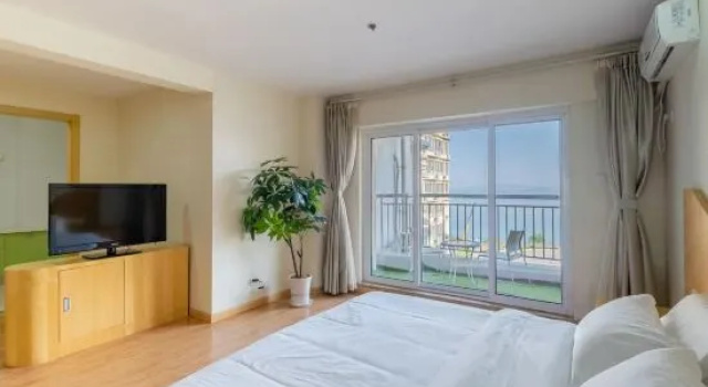 Семейный люкс с балконом и с видом на море Yijingxuan Hotel
