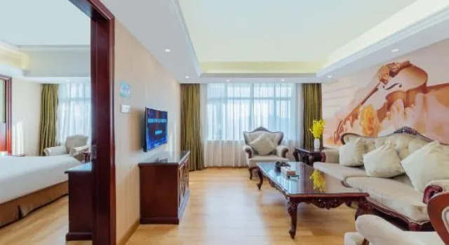 Люкс Deluxe Vienna Hotel Guangzhou Jinshazhou