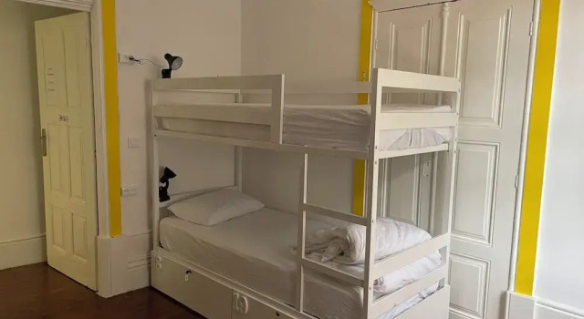 Кровать в общем номере Owls Hostel Ildefonso