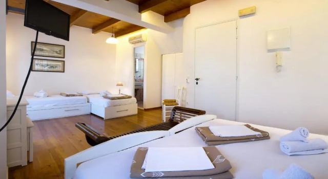 Четырёхместный номер Standard Ontas Traditional Hotel