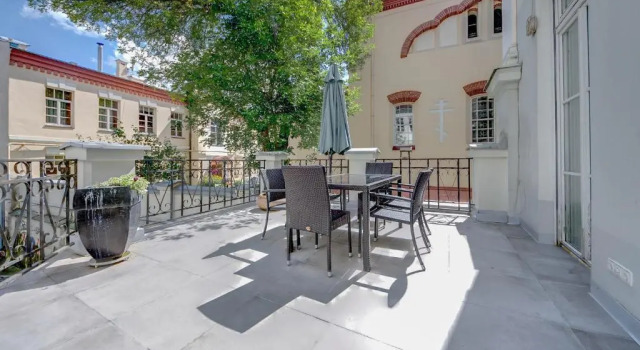 Stay in the heart of the Vilnius Old Town, Забронировать Апартаменты/квартира Отели Вильнюса с парковкой, рядом с Костел Святой Анны, Парковка