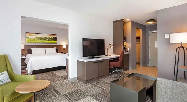 Полулюкс Standard Hilton Garden Inn Davis Downtown