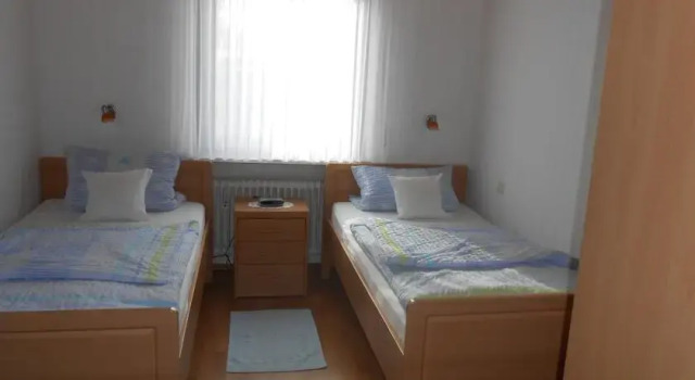 Guest House Pomerlan, Varaa Matkakoti Lirstal 