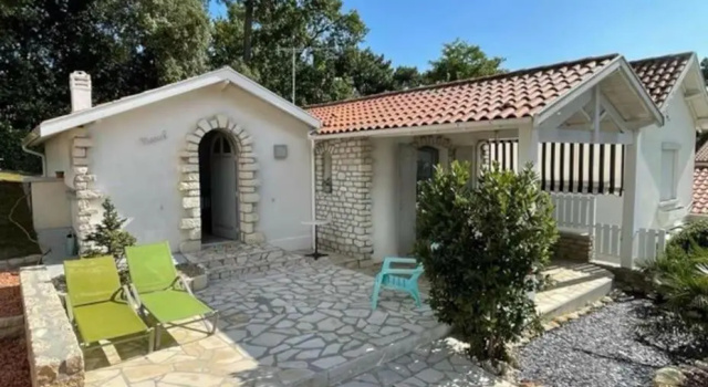 Коттедж Adorable petite maison à 400m de la mer