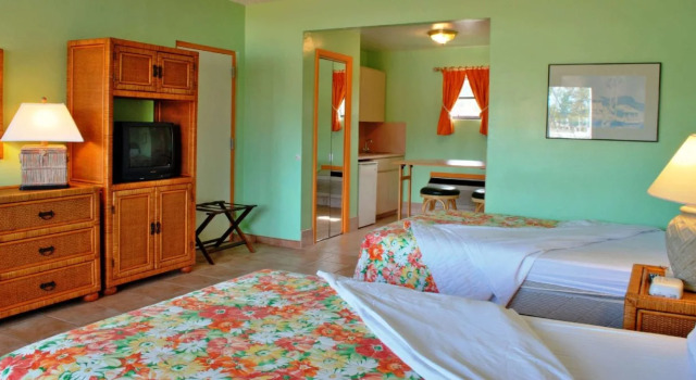 Running Mon Sunrise Resort & Marina, Book Resort Hotels in Grand Bahama with a Pool, Swimming Pool