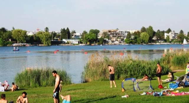 ZENTRUMNAH direkt an UBAHN bei UN-VIC und am BADESTRAND, Reserva ahora Apartamento Viena Austria, cerca de Lago Kaiserwasser