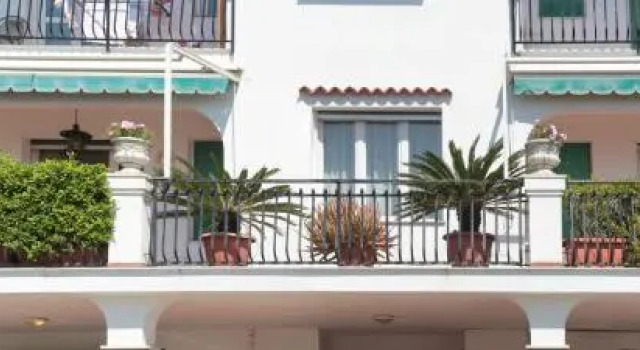 Appartamento Elisabetta 100 mq con vista mare e parcheggio, Забронировать Апартаменты/квартира Пьетра-Лигуре Ривьера-делле-Пальме