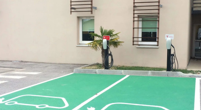 ibis Manosque Cadarache, Rezerwuj Hotel Hotele w Cadarache z parkingiem, Parking
