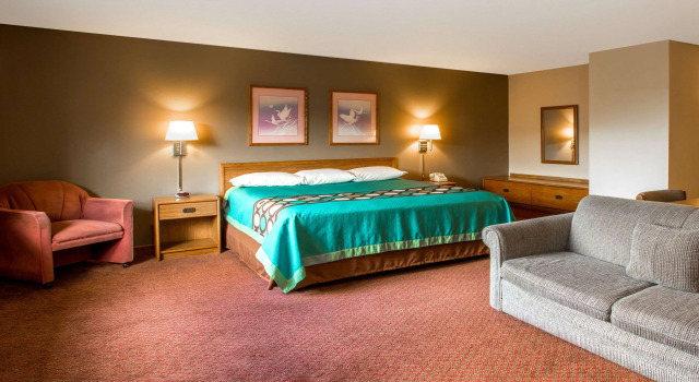 Super 8 Hartford WI
