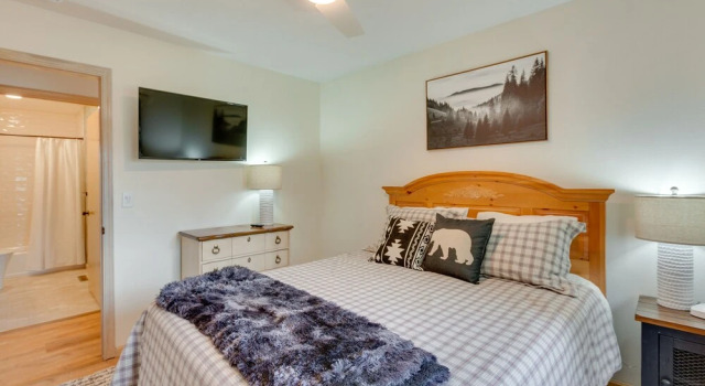 Angel Fire Rental Cabin w/ Hot Tub & Mountain View, Varaa Lomakoti Angel Fire 