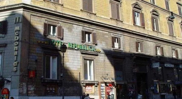 Hotel Repubblica, Забронировать Отель Отели Рима с завтраком, рядом с Универмаг La Rinascente, Завтраки